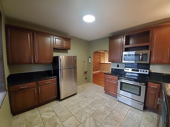 2nd image of 564 Gillis St