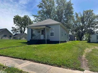 106 Woodlawn Ave, Chariton, IA 50049