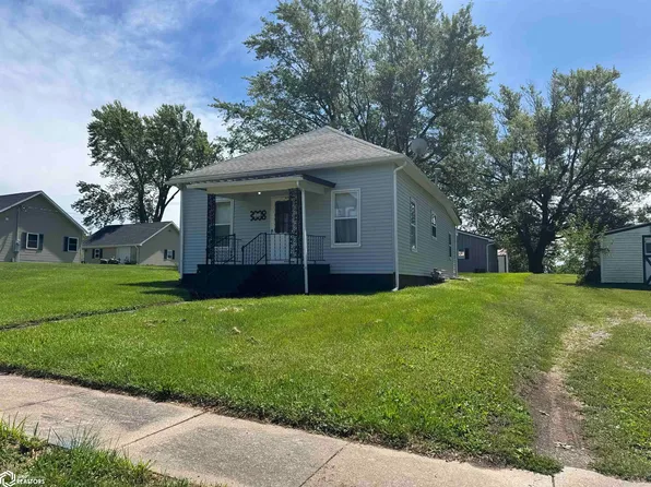 106 Woodlawn Ave, Chariton, IA 50049