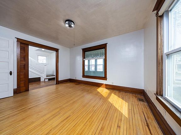 4th image of 308 Fir Ave NW