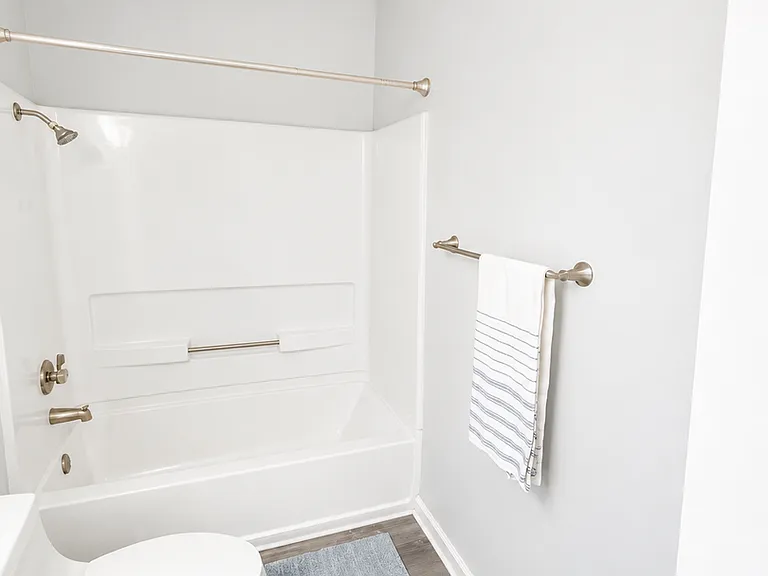 Creekside Apartments — Photo 12
