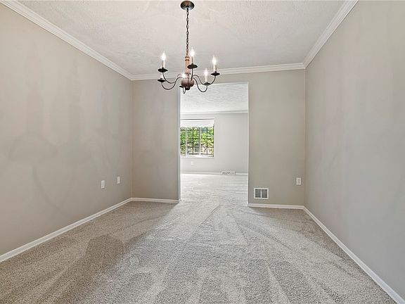 5th image of 304 Cottingham Ct