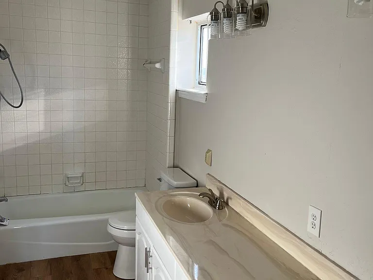 2709 Bishops Dr — Photo 2