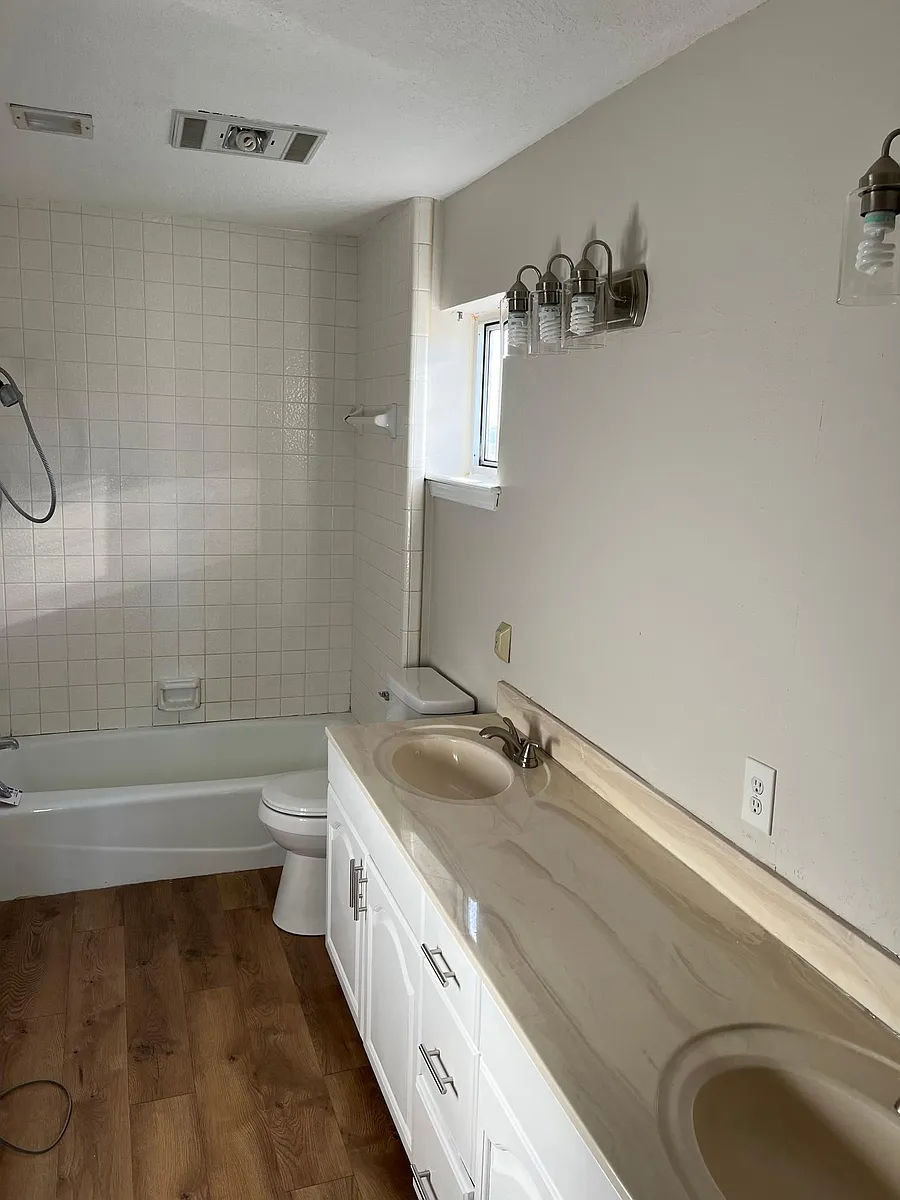 Building Photo - 2709 Bishops Dr