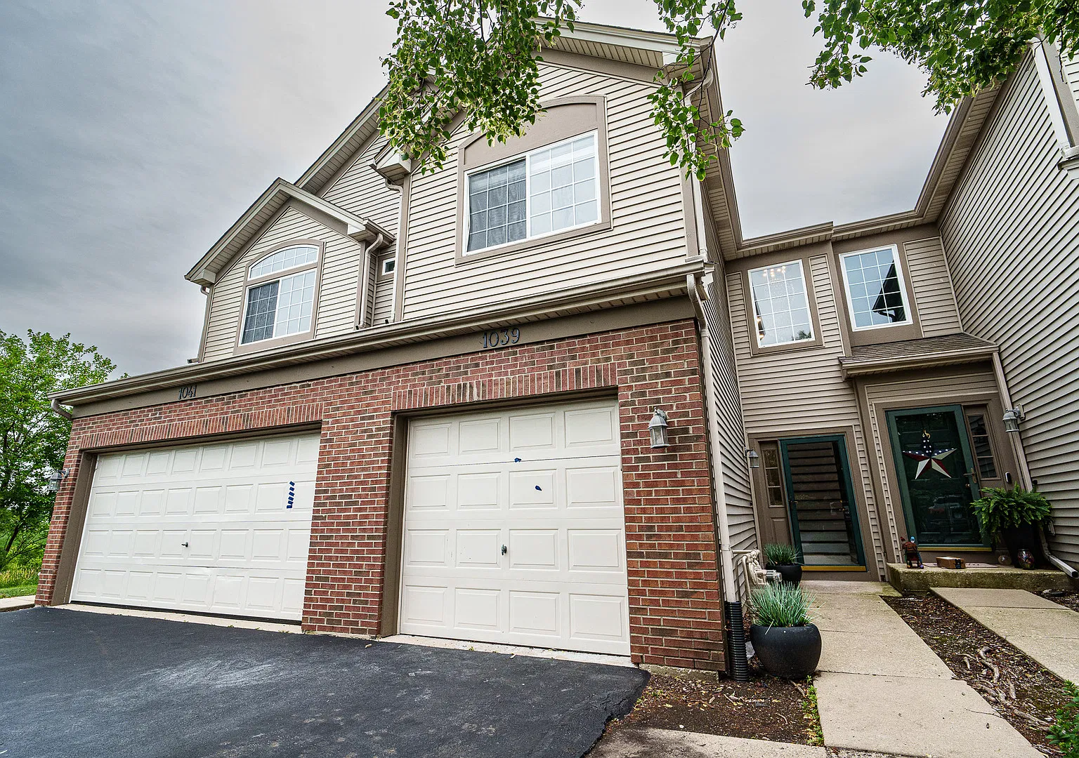 2 bed, 2.5 bath, 1250 sqft, $2,295 — Photo 1