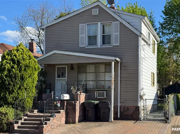 32 Phelps Ave, Bergenfield, NJ 07621