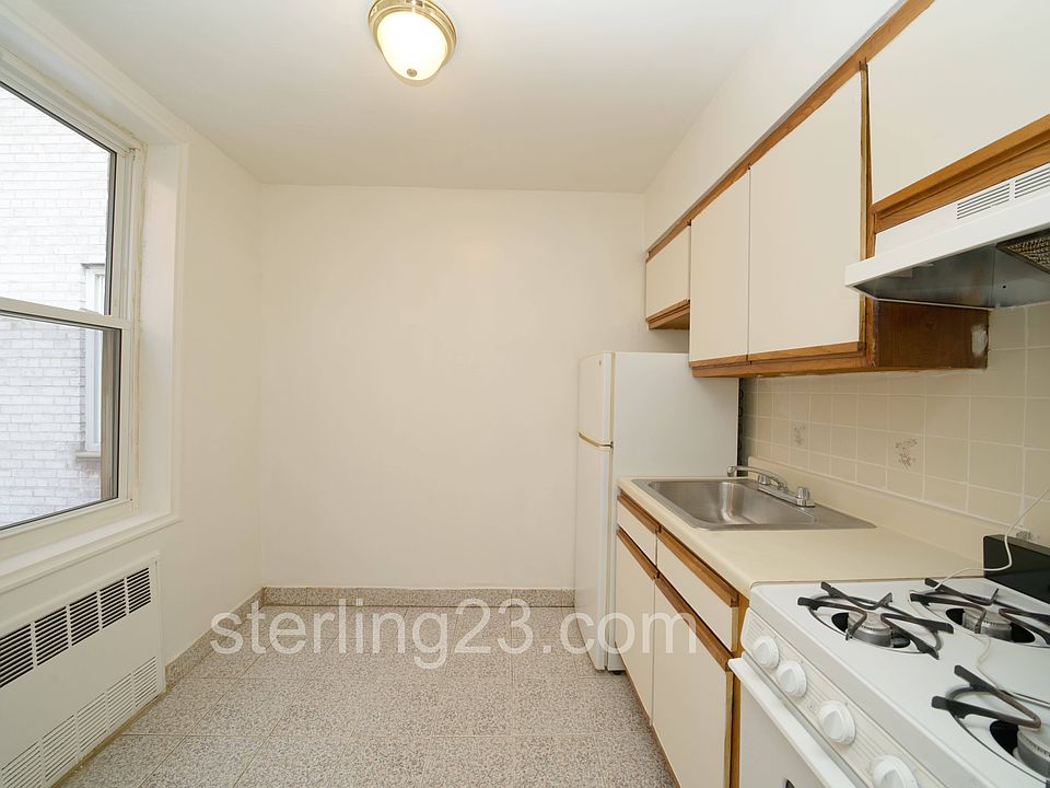 1st image of 4318 44th St APT 4C