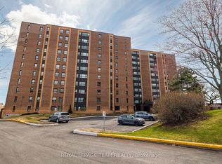 1356 Meadowlands Dr E #701, Ottawa, ON K2E 6K6