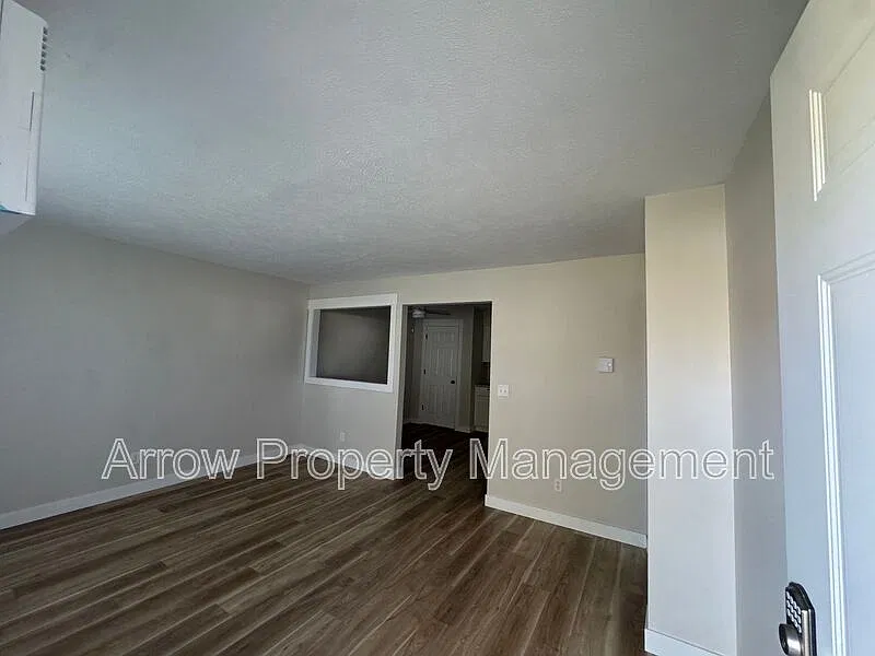 2 bed, 1.0 bath, $650 — Photo 2