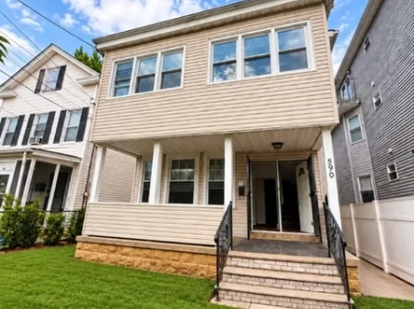 590 Walnut St, Elizabeth City, NJ 07201