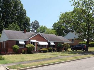 1052 W Shankman Cir, Memphis, TN 38108