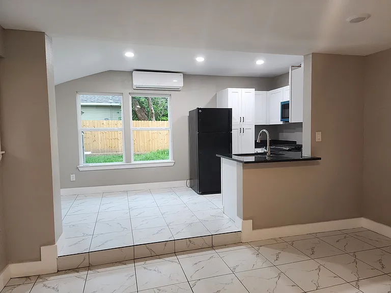 2819 Ellington St — Photo 1