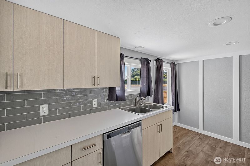 4th image of 1402 Violet Meadow Street S