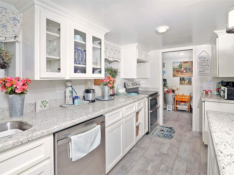 1st image of 436 W Adams St