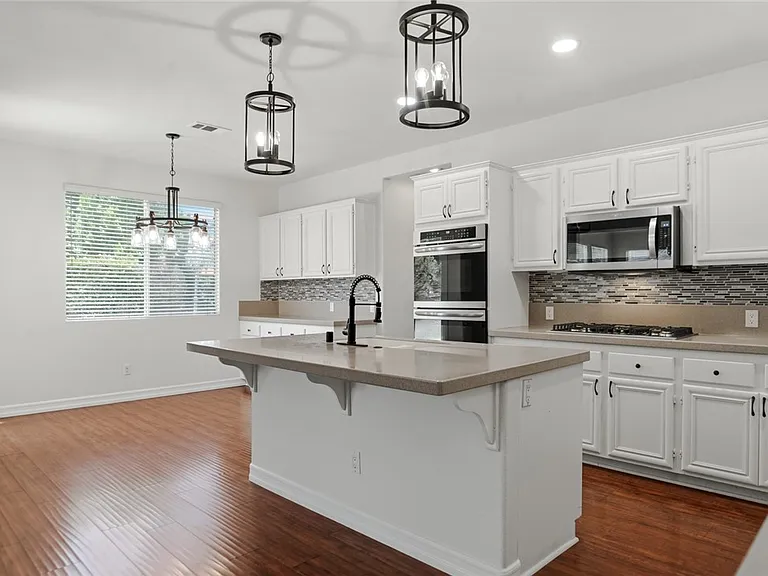 1605 Rivendel Dr — Photo 3