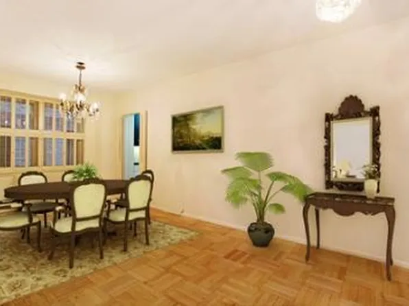 12 Beekman Place image 1 of 5