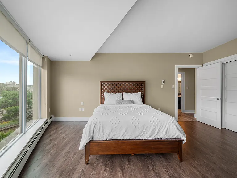 15 Kings Wharf Pl #206 — Photo 7