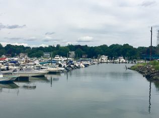 100 Strickland Rd #4, Greenwich, CT 06830