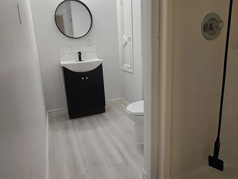 735 Pam Cres #BASEMENT — Photo 9