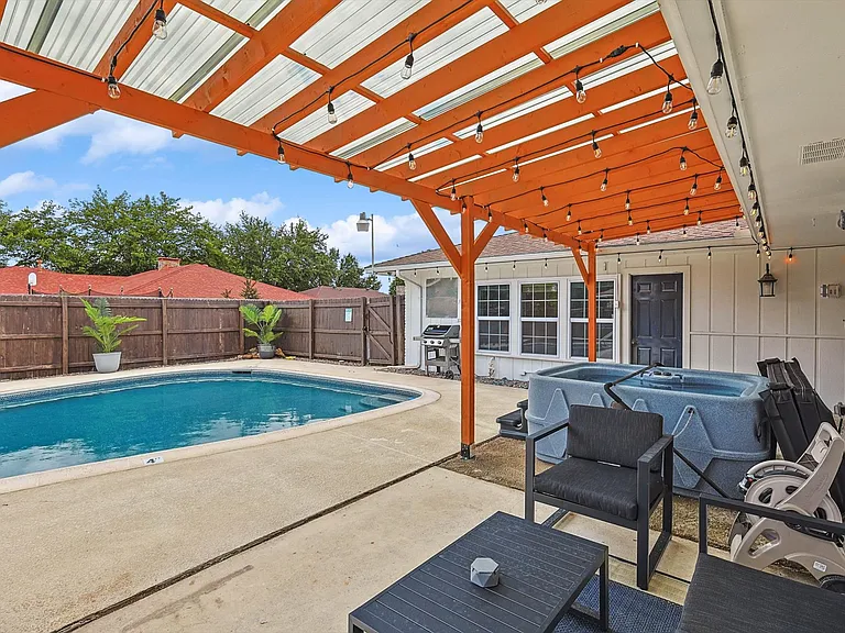 1012 Cloverdale Ln — Photo 37