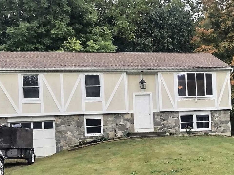 1st image of 12 Hyde Park Dr