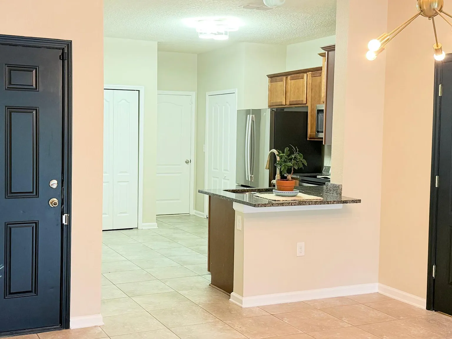 3 bed, 1502 sqft, $2,200 — Photo 3