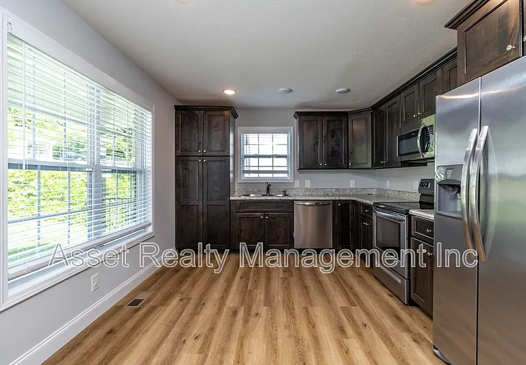 252-254 Highland Ave — Photo 7