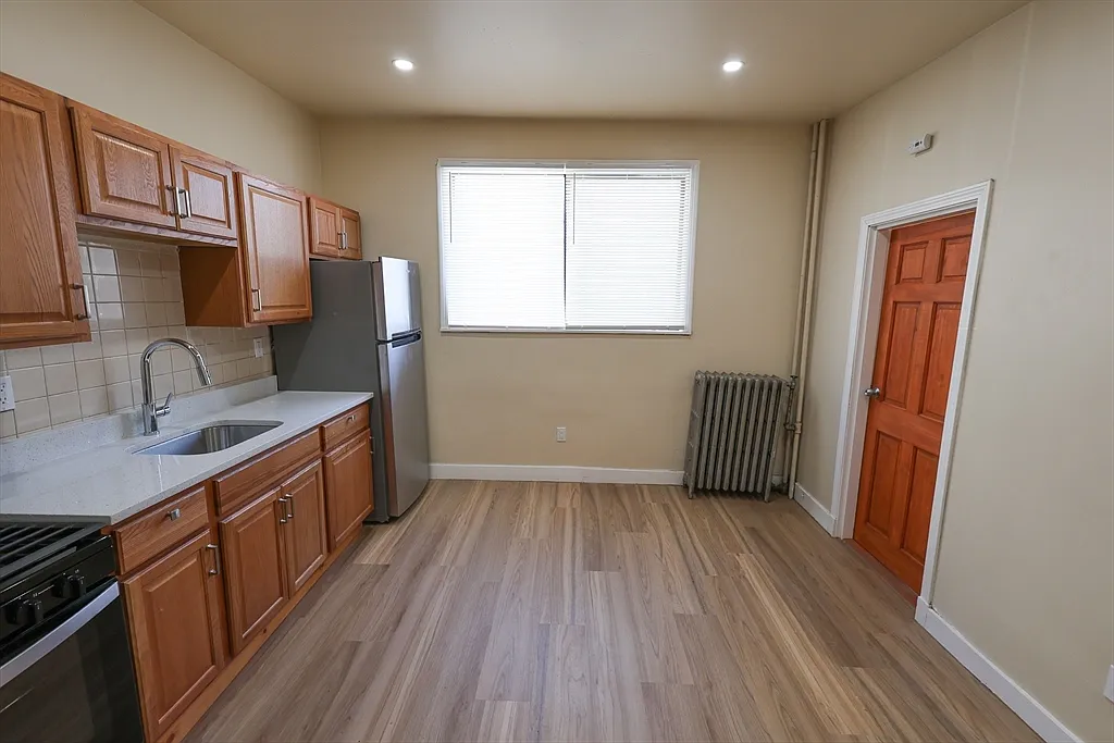 1 bed, 1.0 bath, 650 sqft, $2,100 — Photo 1