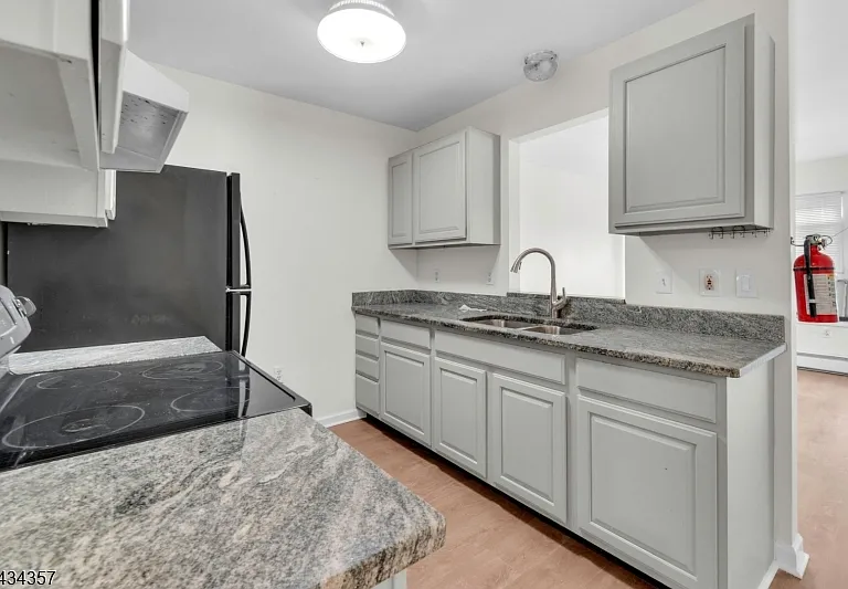 65 Montgomery Ave #U1 — Photo 4