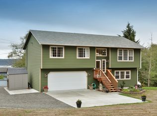 960 Chickadee Dr, Greenbank, WA 98253