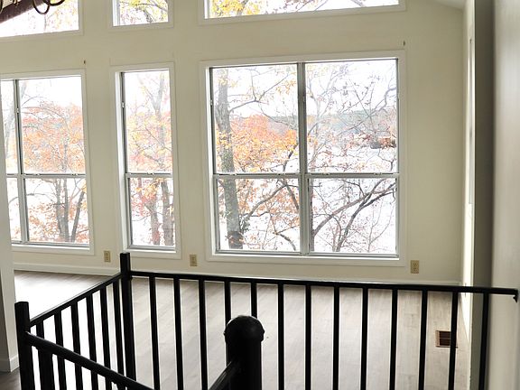 4th image of 386 River Terrace Dr
