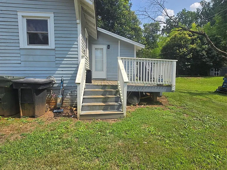 1211 N Main St — Photo 9