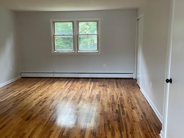 144 E Main St APT 18D