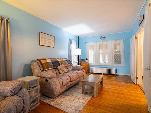 5th image of 110 Prospect St