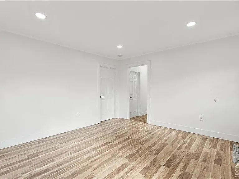 86 Main St — Photo 12