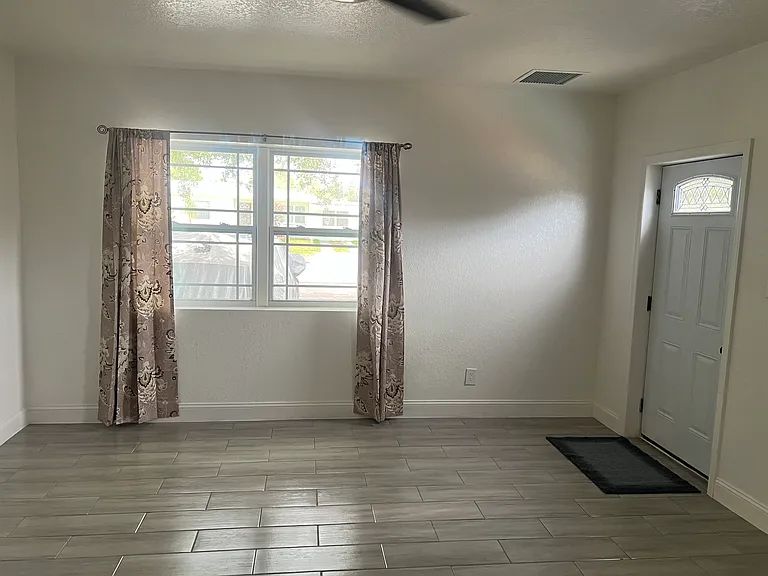 1809 Barksdale Dr — Photo 8