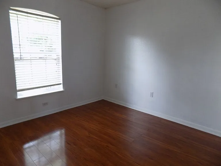1411 S Mary St — Photo 15