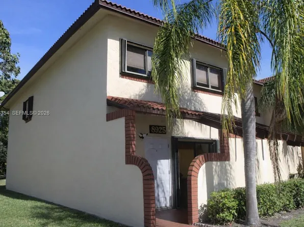 8925 Springtree Lakes Dr, Sunrise, FL 33351