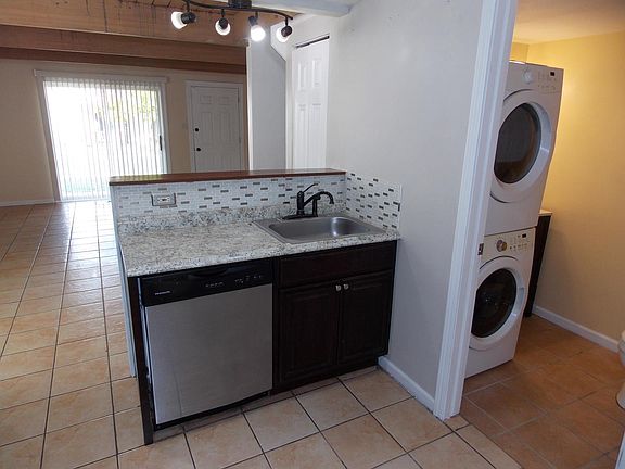 5th image of 407 Meadow Green Ln