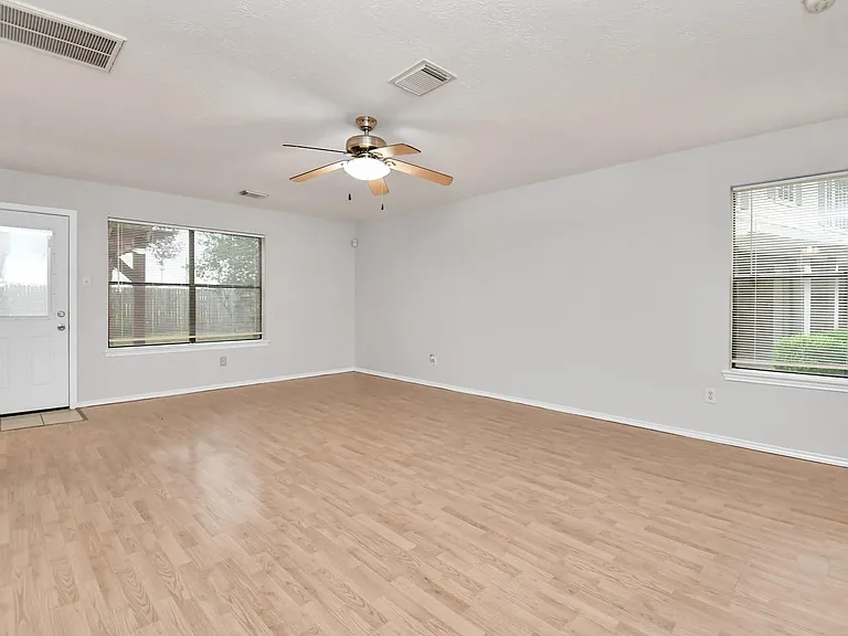3919 Rolling Springs Ln — Photo 14