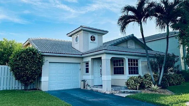 4235 NW 56th Dr — Photo 4
