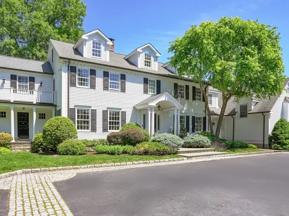 152 Long Lots Road, New Canaan, CT 06840