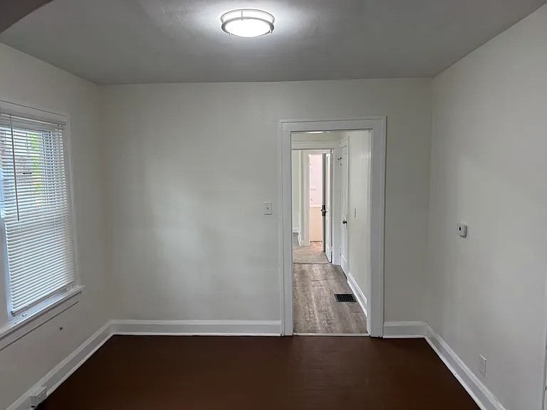 929 N Chester Ave — Photo 12