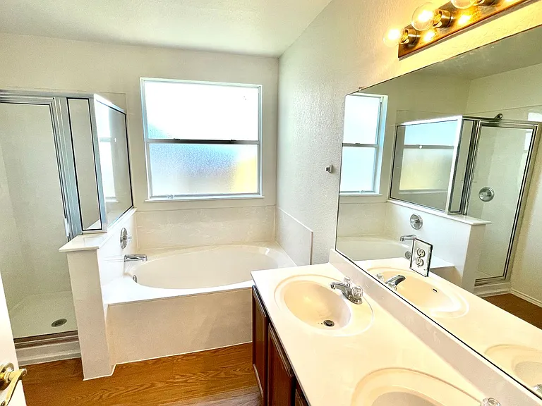 1401 Coriander Dr — Photo 9