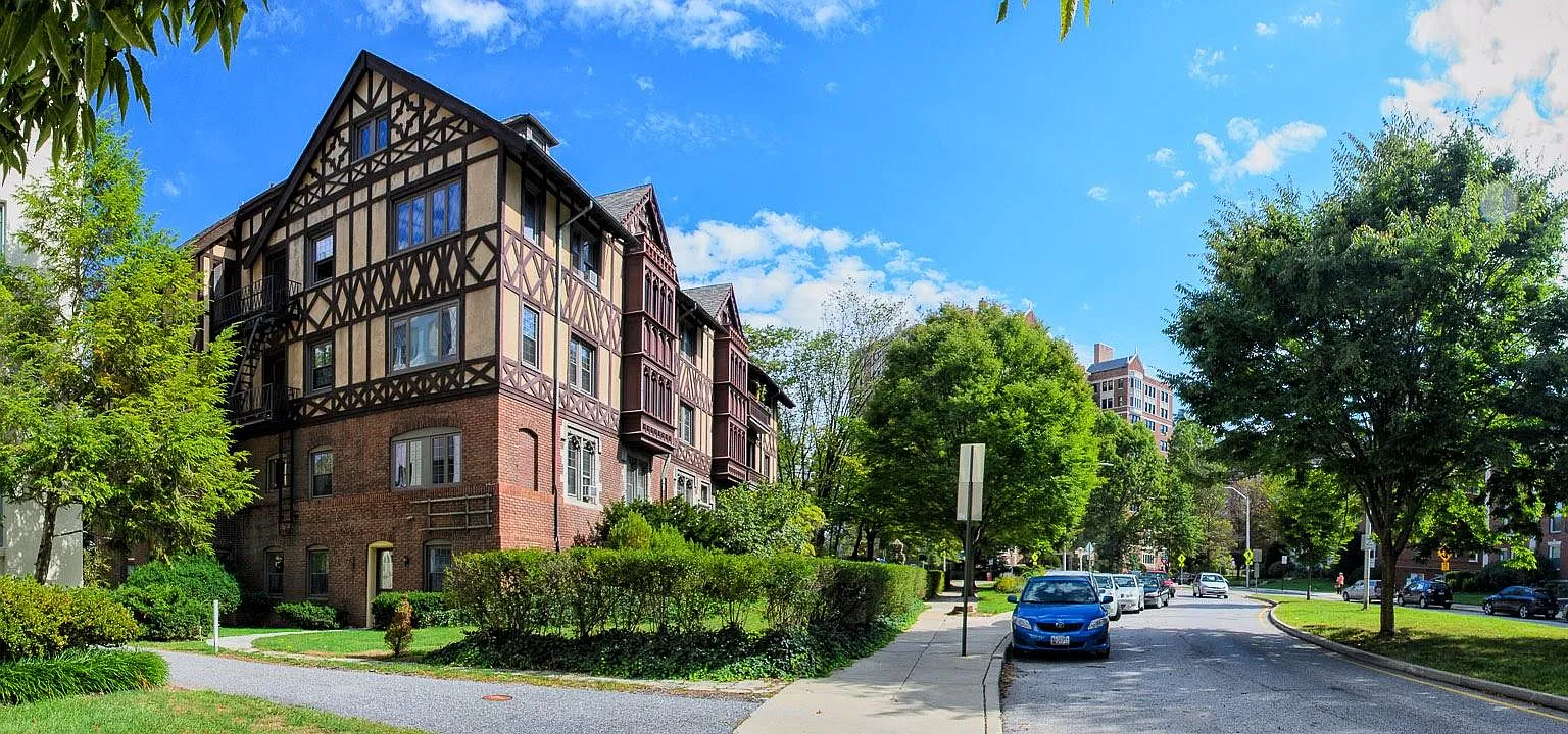 2 bed, 980 sqft, $1,900 — Photo 1