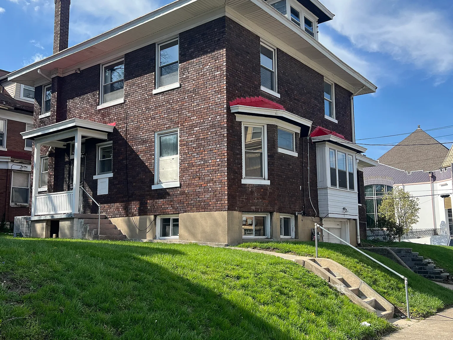 5 bed, 2.5 bath, 3000 sqft, $2,800 — Photo 4