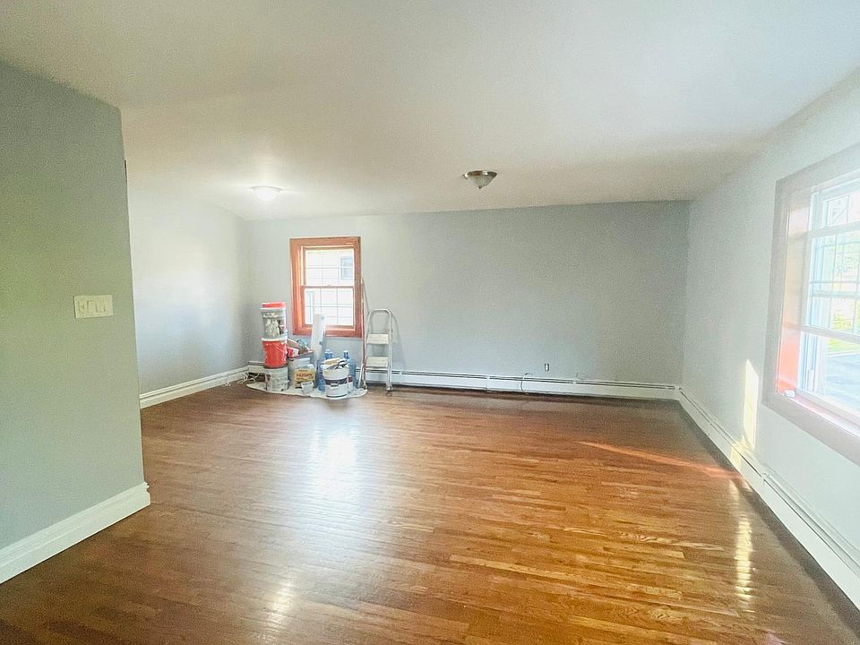 1st image of 52 Graves St #2