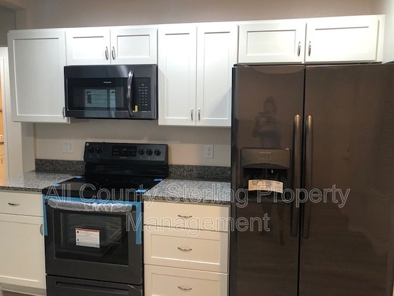1st image of 330 Kirkcaldy Dr