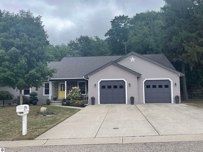 742 Blossomwood Dr, Clare, MI, 48617