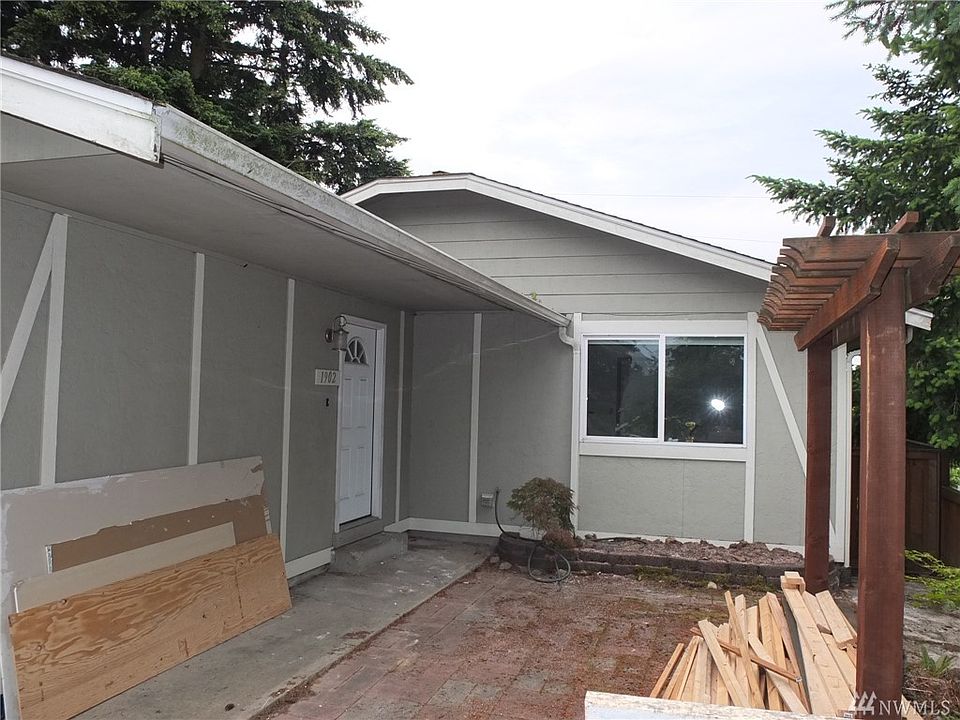 2nd image of 1902 E 58th St